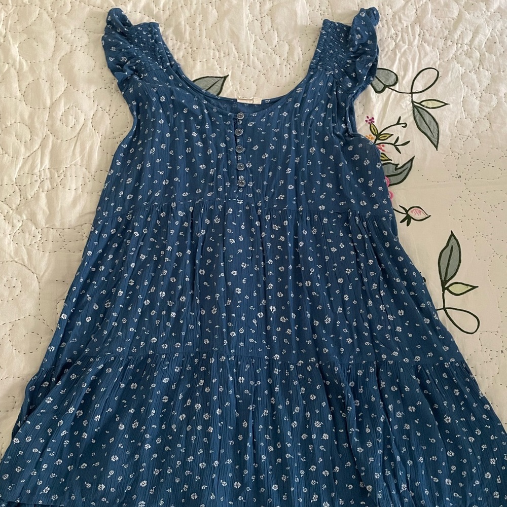 Blue and white top